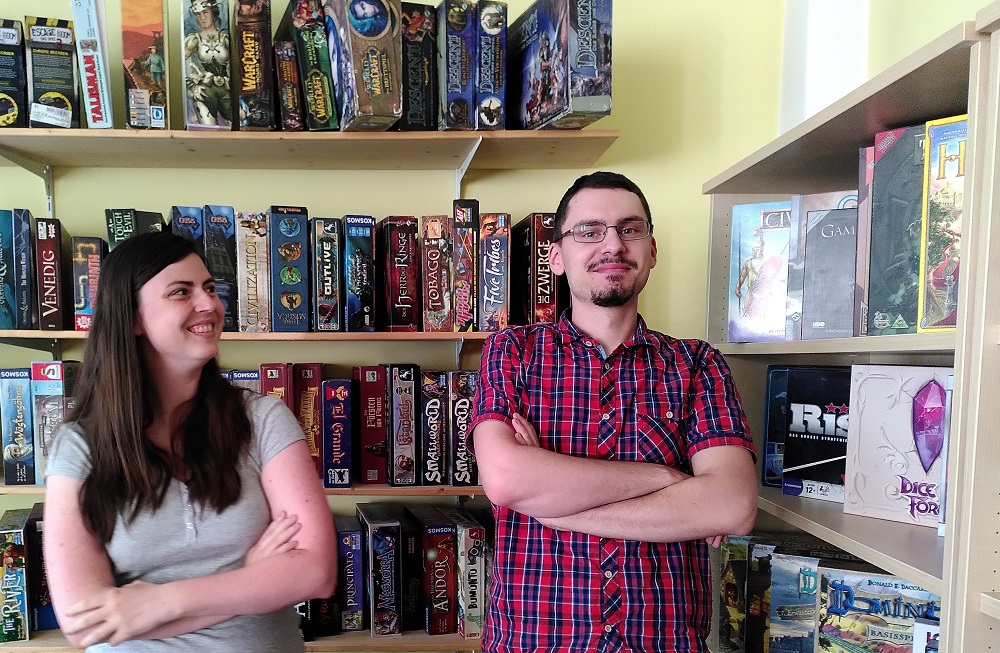 Teresa Fritsch and Marvin Gröning in front of the clubhouse's board games collection.